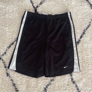 Nike Basketball Shorts size Large